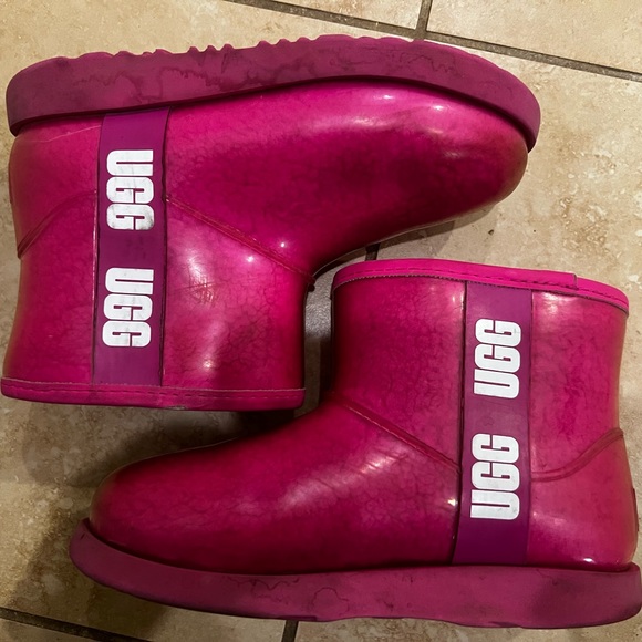 UGG Other - Ugg Boots BigKids rain boot classic Mini